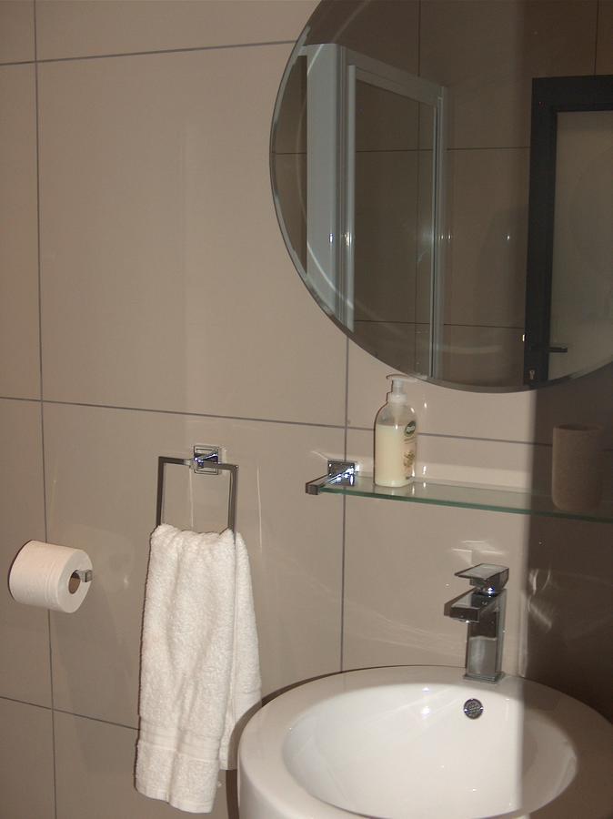 The Courtyard Guest House كلارينس المظهر الخارجي الصورة
